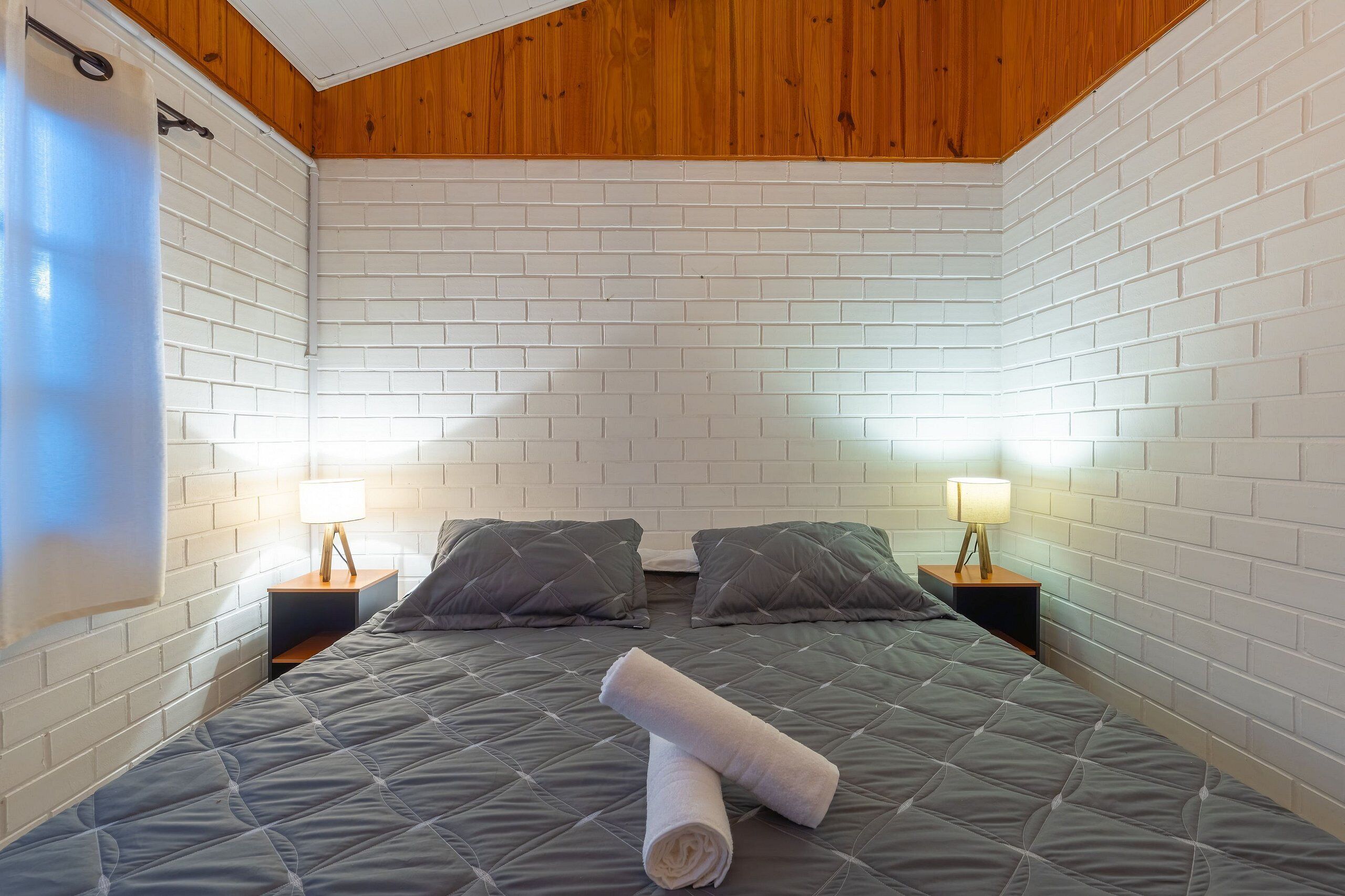 Casa Valley Design 03 - Praia do Rosa/SC | Premium bedding, free WiFi, individually decorated