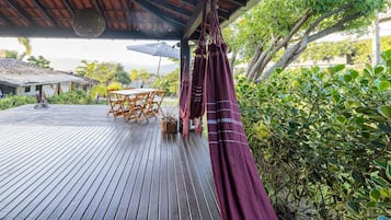 Signature House | Outdoor dining
