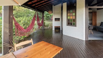 Casa Valley Design 05 - Praia do Rosa/SC | Varanda coberta