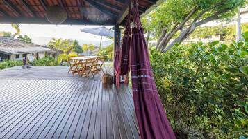 Signature House | Outdoor dining