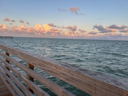 Rustic Coastal • 2BR on 6 Acres - 3 miles from Harbor and 12 minutes from Port A