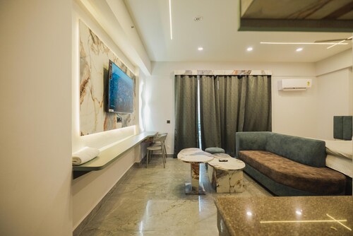 Paradise Inn Vibhuti Khand Gomti Nagar