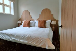 10 bedrooms, desk, iron/ironing board, free WiFi