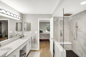 Shower, hair dryer, towels, soap - Northeast Indianapolis Charming 3-bedroom home in Fishers, fully remodeled 2025 (Fishers)