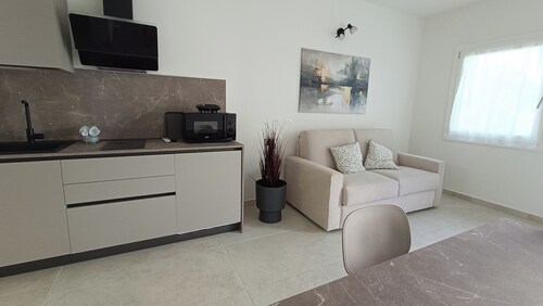 L'olivo- Accommodations 5 minutes from Gardaland, in the quiet among vineyards and olive trees.