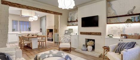 TV connectée, livres, médiathèque