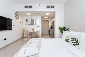 1 bedroom - Blissful Studio at Lakeside Tower A (Dubai)
