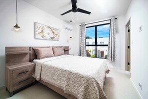 3 bedrooms, desk, WiFi, bed sheets