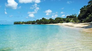 Una playa cerca
