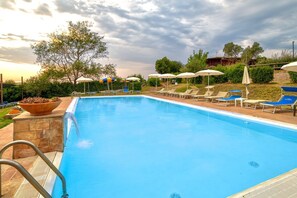 A heated pool - Tenuta dell'Argento - Room 5 by Rentbeat  (Civitavecchia)