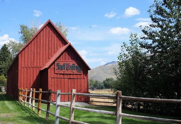 Exterior - Inviting Atelier Studio with views of Trail Creek (Sun Valley)