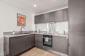 Refrigerador, microondas, horno, placa de cocina