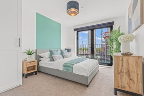 2 habitaciones, tabla de planchar con plancha, wifi y ropa de cama
