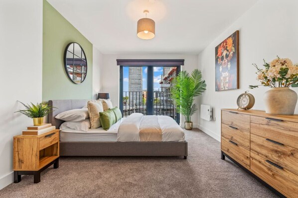 2 bedrooms, desk, iron/ironing board, WiFi