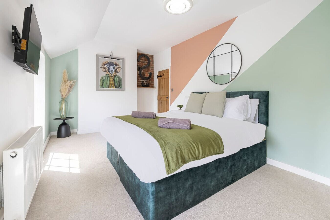 5 bedrooms, iron/ironing board, free WiFi, bed sheets