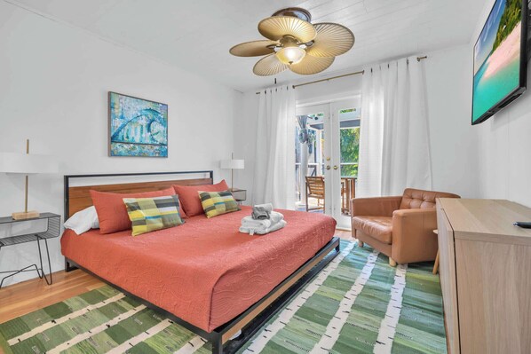 2 bedrooms, desk, iron/ironing board, WiFi