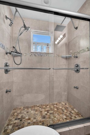 Shower, hair dryer, towels