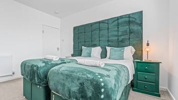 4 bedrooms, iron/ironing board, free WiFi, bed sheets