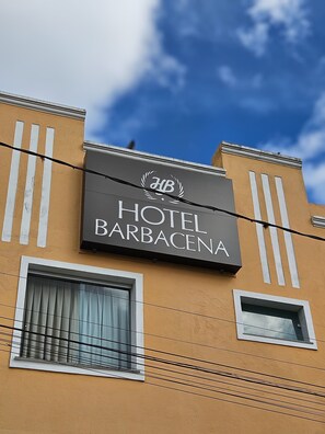 Fachada de la propiedad
