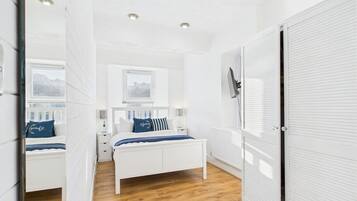 3 soveværelser, skrivebord, strygejern/strygebræt, Wi-Fi