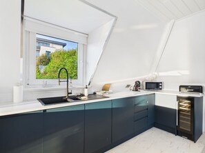 Køleskab, mikrobølgeovn, ovn, kogeplade