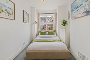 2 habitaciones, tabla de planchar con plancha, wifi y ropa de cama