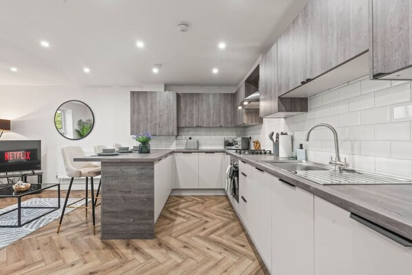 Fridge, microwave, oven, stovetop