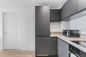 Refrigerador, microondas, horno, placa de cocina