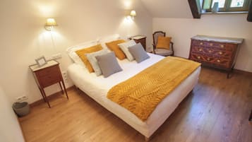 4 bedrooms, WiFi, bed sheets