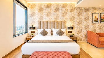 Superior Studio Suite | Minibar, in-room safe, laptop workspace, blackout curtains