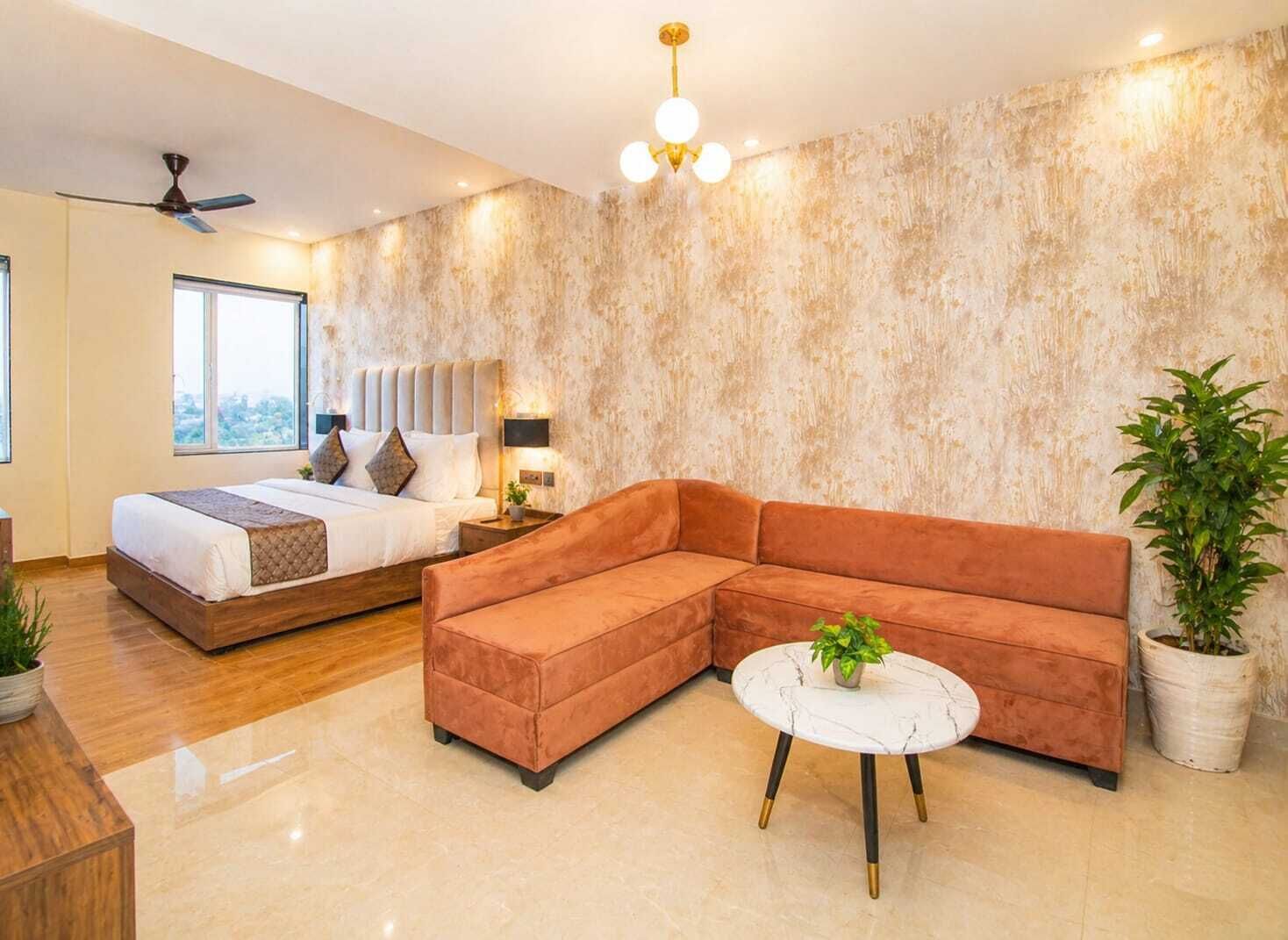 Minibar, in-room safe, laptop workspace, blackout curtains