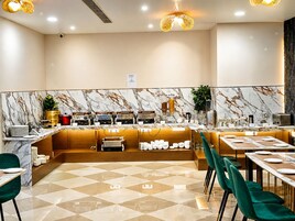 Desayuno buffet todos los días (con cargo)
