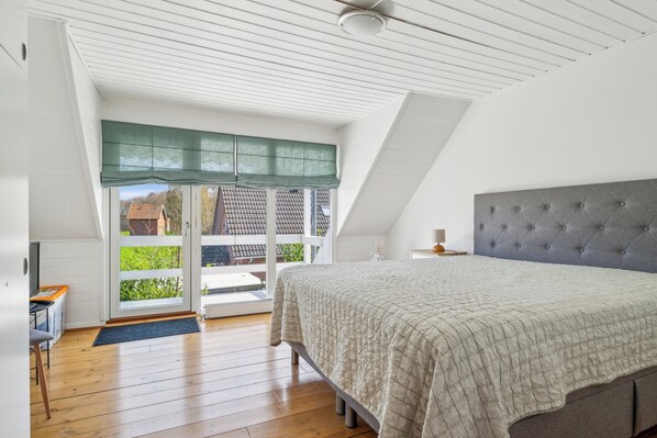 Basic Double or Twin Room | Laptop workspace, free WiFi