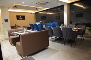 Restaurant - Hotel Days Inn (varanasi)