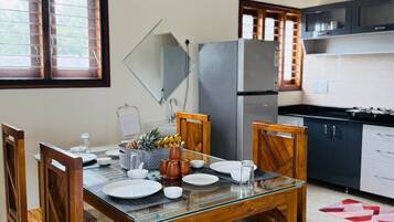 Vila luxo | Cozinha privada | Frigobar, cooktop