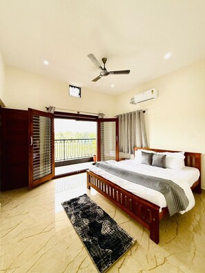 Deluxe Villa | Desk, free WiFi