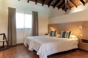 4 bedrooms, iron/ironing board, free WiFi, bed sheets - BRAND NEW LUXURY VILLA WITH SALT POOL AND TERRACE, 4 bedrooms, 4 bathrooms (CN)