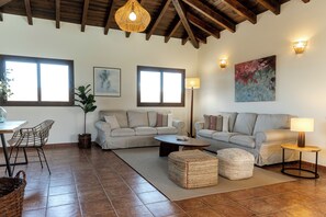 TV - BRAND NEW LUXURY VILLA WITH SALT POOL AND TERRACE, 4 bedrooms, 4 bathrooms (CN)