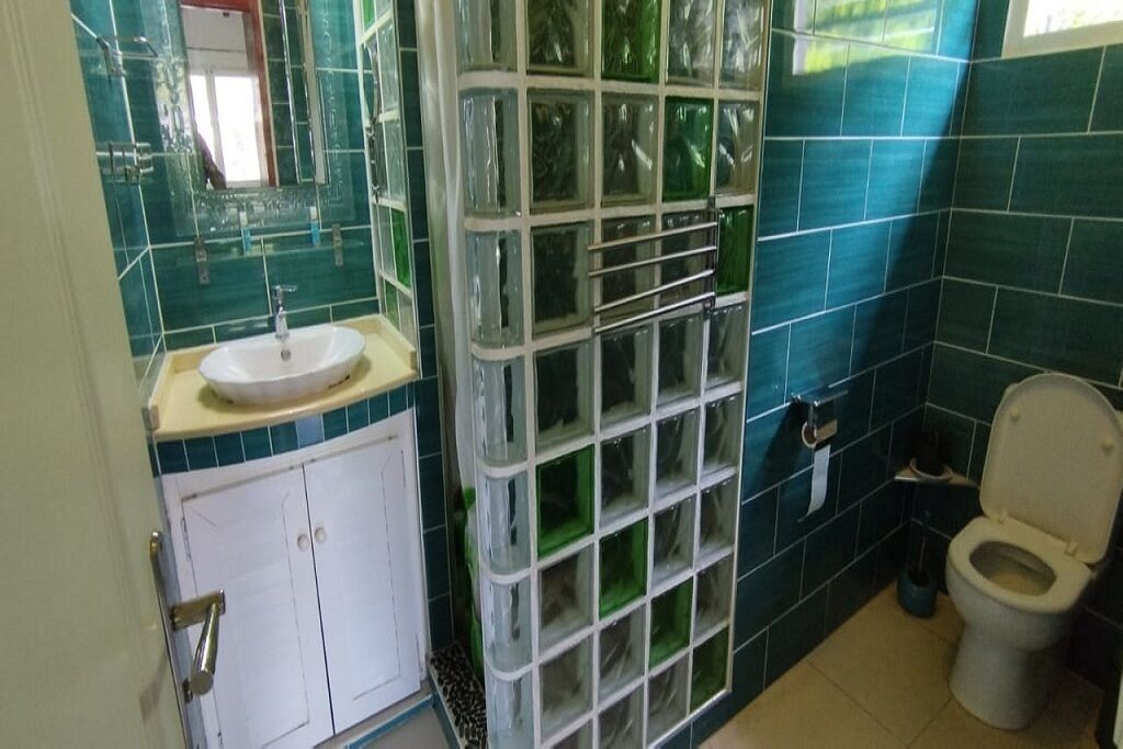 Dusche, Handtücher, Seife, Toilettenpapier