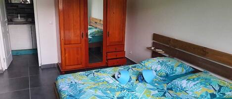 3 bedrooms, WiFi, bed sheets