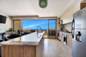 Fridge, microwave, oven, stovetop
