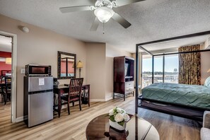 1 chambre, bureau, fer et planche à repasser, accès au Wi-Fi (inclus)