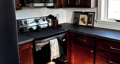 Charming 2-bedroom Farmhouse in Rocheport