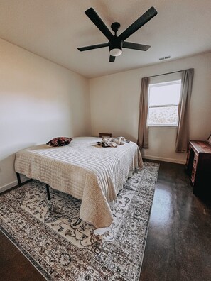 2 bedrooms, WiFi, bed sheets