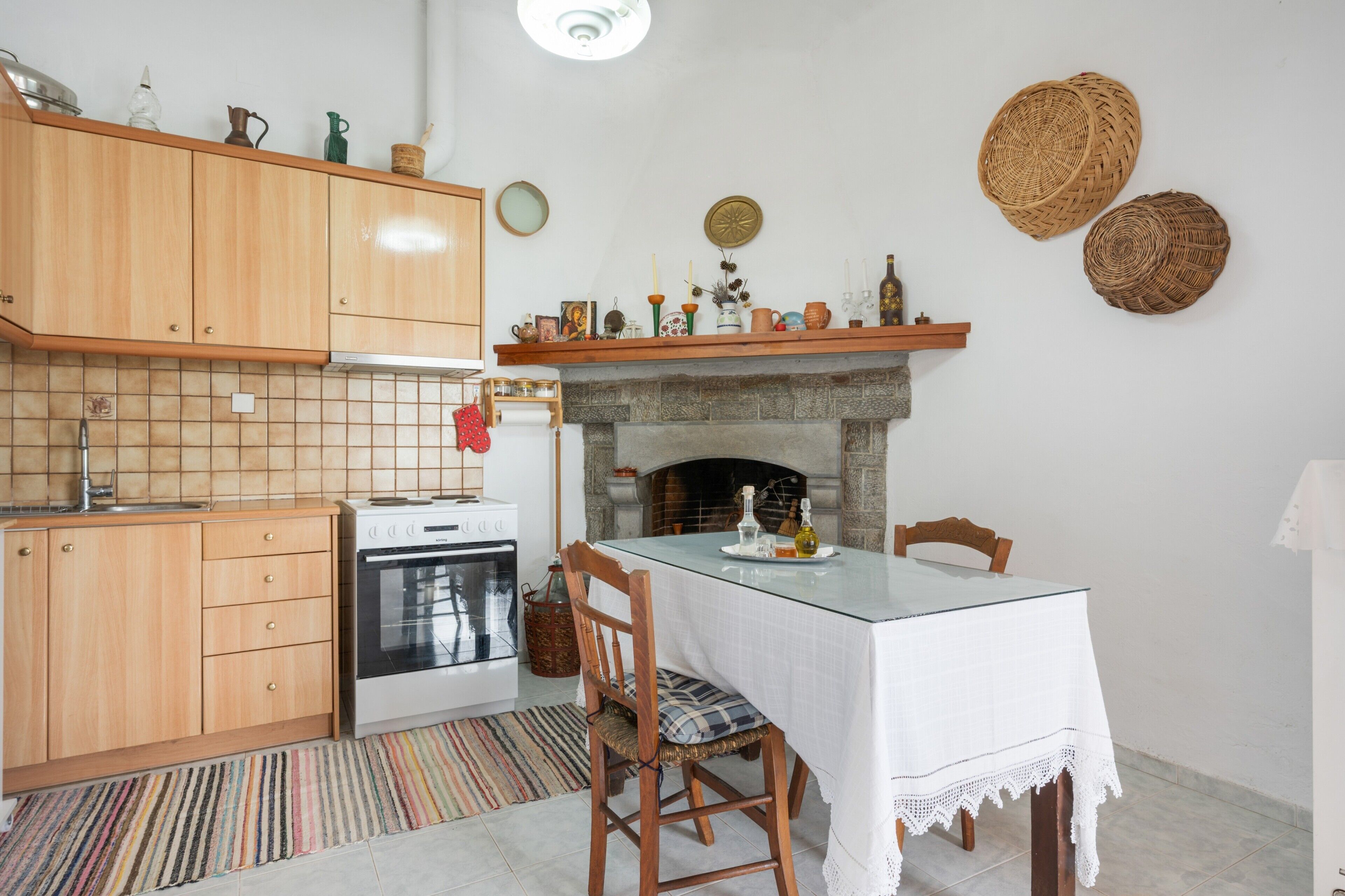 Réfrigérateur, four, plaque de cuisson, cafetière/bouilloire