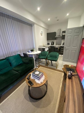 Apartment, 1 Bedroom, Accessible, Balcony | Living room