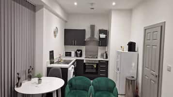 Apartment, 1 Bedroom, Accessible, Balcony | Living room