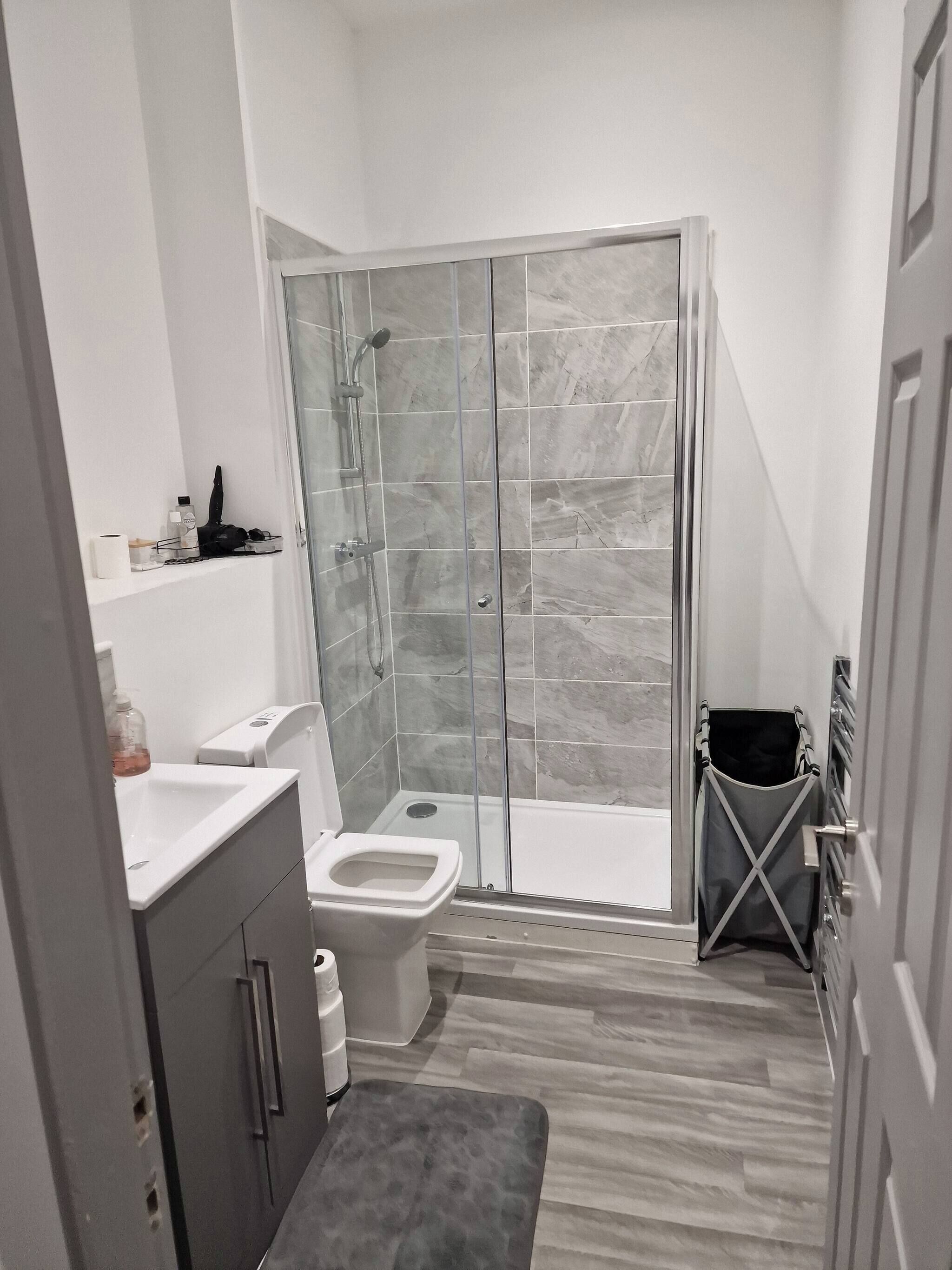 Apartment, 1 Bedroom, Accessible, Balcony | Bathroom shower