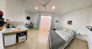 1 quarto, Wi-Fi de cortesia, roupa de cama