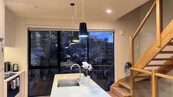 冷蔵庫、電子レンジ、オーブン、食器洗い機